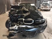 ✅ 2025 BMW 3 Series 330i xDrive • VIN: 3MW89CW08S8F24309 • Lot: 42125993. Wystawiony na IAAI z przebiegiem 457 mil. Bezpłatny archiwum sprzedaży aukcyjnych z USA i szczegółowy raport historii pojazdu na DreamBid. Zdjęcie 6.