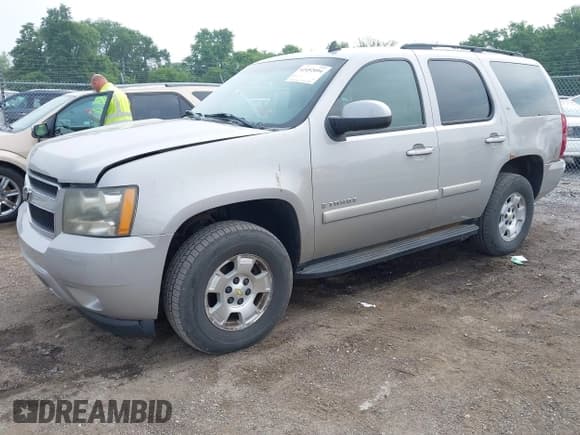 ✅ 2008 Chevrolet Tahoe 3LT • VIN: 1GNFK13058J103613 • Лот: 42452094. Опубликован ранее на IAAI с пробегом 221 408 миль. Бесплатный доступ к архиву аукционных продаж из США и подробный отчёт об истории автомобиля на DreamBid. Изображение 2.