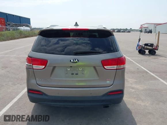 ✅ 2017 Kia Sorento L • VIN: 5XYPG4A39HG267511 • Lot: 43187194. Listed on IAAI with 63,745 mi. Free auction sales archive from the USA and detailed vehicle history report at DreamBid. Image 16.