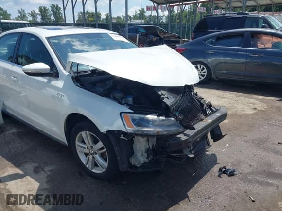 ✅ 2013 Volkswagen Jetta Hybrid • VIN: 3VW637AJ2DM230771 • Lot: 42969255. Listed on IAAI with 145,238 mi. Free auction sales archive from the USA and detailed vehicle history report at DreamBid. Image 18.