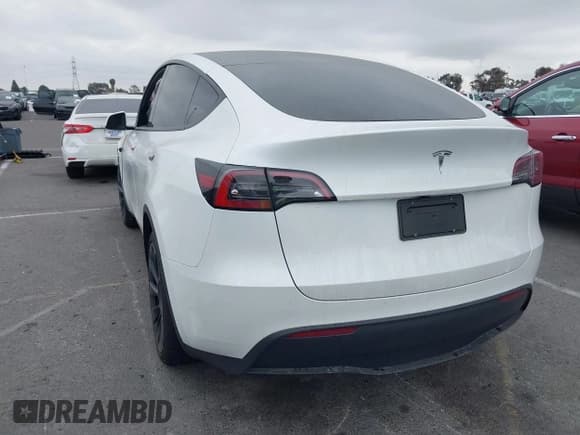✅ 2024 Tesla Model Y • VIN: 7SAYGDED6RF166543 • Лот: 41713362. Опубликован ранее на IAAI с пробегом Не указан. Бесплатный доступ к архиву аукционных продаж из США и подробный отчёт об истории автомобиля на DreamBid. Изображение 3.