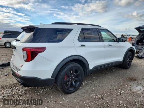 ✅ 2022 Ford Explorer ST • VIN: 1FM5K8GC3NGA08697 • Lot: 92882635. Wystawiony na Copart z przebiegiem 56 428 mil. Bezpłatny archiwum sprzedaży aukcyjnych z USA i szczegółowy raport historii pojazdu na DreamBid. Zdjęcie 3.
