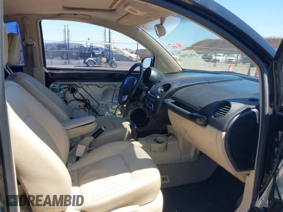 ✅ 2001 Volkswagen Beetle GLX • VIN: 3VWDD21C61M464786 • Лот: 42625908. Опубликован ранее на IAAI с пробегом 88 696 миль. Бесплатный доступ к архиву аукционных продаж из США и подробный отчёт об истории автомобиля на DreamBid. Изображение 5.