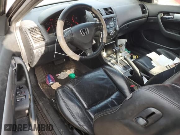 ✅ 2004 Honda Accord EX • VIN: 1HGCM82694A004924 • Lot: 72211404. Listed on Copart with 207,751 mi. Free auction sales archive from the USA and detailed vehicle history report at DreamBid. Image 8.