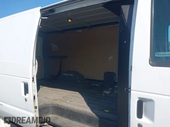 ✅ 2007 Ford Econoline Cargo Commercial • VIN: 1FTNE24W87DB00058 • Лот: 42342560. Опубликован ранее на IAAI с пробегом 283 309 миль. Бесплатный доступ к архиву аукционных продаж из США и подробный отчёт об истории автомобиля на DreamBid. Изображение 8.