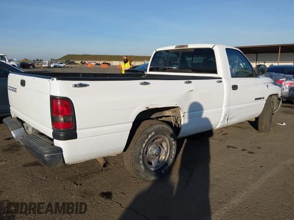 ✅ 2000 Dodge 1500 • VIN: 1B7HC16Y5YS619884 • Lot: 43564807. Listed on IAAI with 116,219 mi. Free auction sales archive from the USA and detailed vehicle history report at DreamBid. Image 4.