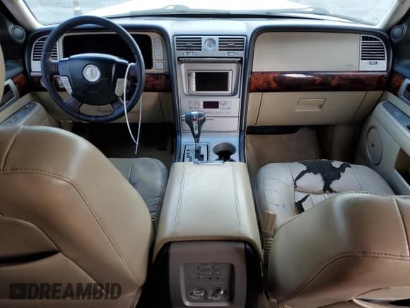 ✅ 2006 Lincoln Navigator Luxury • VIN: 5LMFU275X6LJ24417 • Lot: 77639894. Wystawiony na Copart z przebiegiem 142 665 mil. Bezpłatny archiwum sprzedaży aukcyjnych z USA i szczegółowy raport historii pojazdu na DreamBid. Zdjęcie 8.