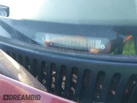 ✅ 2002 Chevrolet Suburban LT • VIN: 1GNEC16ZX2J235759 • Lot: 43468036. Wystawiony na IAAI z przebiegiem 212 553 mil. Bezpłatny archiwum sprzedaży aukcyjnych z USA i szczegółowy raport historii pojazdu na DreamBid. Zdjęcie 9.