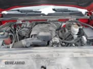 ✅ 2018 GMC Sierra 3500HD • VIN: 1GT02VEG0JZ256858 • Lot: 41392499. Wystawiony na IAAI z przebiegiem 95 249 mil. Bezpłatny archiwum sprzedaży aukcyjnych z USA i szczegółowy raport historii pojazdu na DreamBid. Zdjęcie 10.