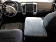 2010 Dodge 1500 SLT z VIN 1D7RV1GT3AS161436, wystawiony jako Copart lot #80697855 z przebiegiem 128 610 mil mil oraz Czysty tytuł • Clean title. Historia ofert i sprzedaży dostępna na DreamBid. Obrazek 8.