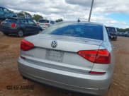 ✅ 2016 Volkswagen Passat SE • VIN: 1VWBT7A3XGC006346 • Lot: 43568441. Wystawiony na IAAI z przebiegiem 122 575 mil. Bezpłatny archiwum sprzedaży aukcyjnych z USA i szczegółowy raport historii pojazdu na DreamBid. Zdjęcie 16.