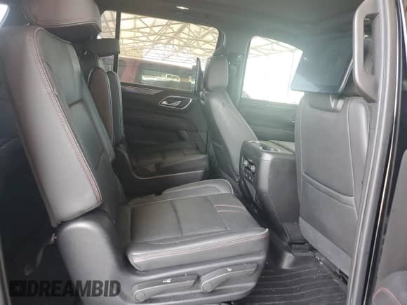 ✅ 2021 Chevrolet Suburban RST • VIN: 1GNSCEKD6MR353235 • Lot: 58855405. Wystawiony na Copart z przebiegiem 139 975 mil. Bezpłatny archiwum sprzedaży aukcyjnych z USA i szczegółowy raport historii pojazdu na DreamBid. Zdjęcie 11.