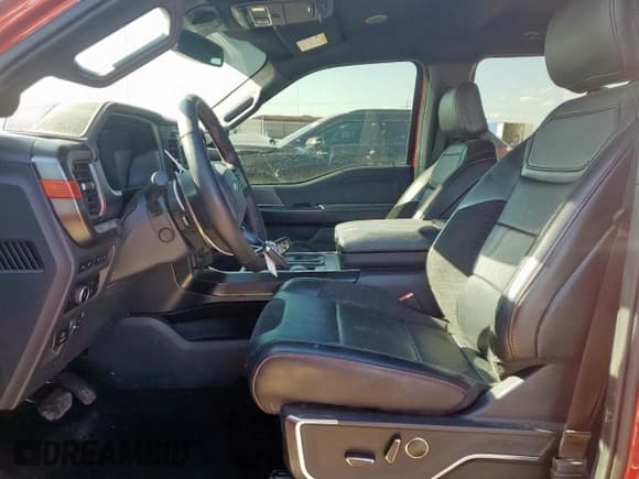 ✅ 2024 Ford F-150 Raptor • VIN: 1FTFW1RG2RFB15756 • Lot: 69788665. Wystawiony na Copart z przebiegiem 16 722 mil. Bezpłatny archiwum sprzedaży aukcyjnych z USA i szczegółowy raport historii pojazdu na DreamBid. Zdjęcie 7.