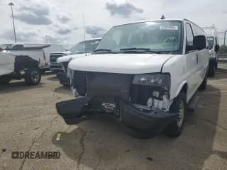 ✅ 2022 Chevrolet Express Passenger LS • VIN: 1GAZGNFP2N1283743 • Lot: 53305955. Listed on Copart with 31,626 mi. Free auction sales archive from the USA and detailed vehicle history report at DreamBid. Image 1.