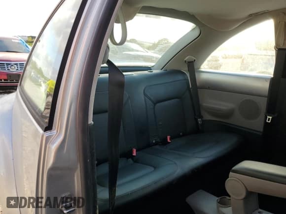 ✅ 2001 Volkswagen Beetle GLS • VIN: 3VWCK21C51M453733 • Lot: 42855835. Listed on Copart with 29,310 mi. Free auction sales archive from the USA and detailed vehicle history report at DreamBid. Image 10.