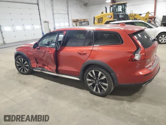 ✅ 2020 Volvo V60 • VIN: YV4102WK3L1034714 • Лот: 86529925. Опубликован ранее на Copart с пробегом 70 712 миль. Бесплатный доступ к архиву аукционных продаж из США и подробный отчёт об истории автомобиля на DreamBid. Изображение 2.