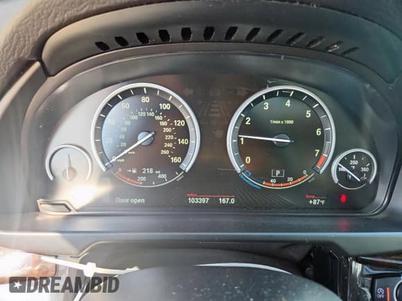 ✅ 2015 BMW X5 sDrive35i • VIN: 5UXKR2C50F0H40420 • Lot: 85730235. Wystawiony na Copart z przebiegiem 103 397 mil. Bezpłatny archiwum sprzedaży aukcyjnych z USA i szczegółowy raport historii pojazdu na DreamBid. Zdjęcie 9.