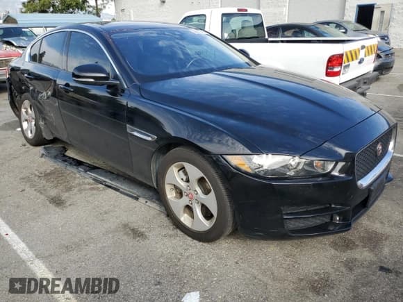✅ 2017 Jaguar XE 25t • VIN: SAJAR4BG0HA966531 • Lot: 39921093. Wystawiony na Copart z przebiegiem 86 117 mil. Bezpłatny archiwum sprzedaży aukcyjnych z USA i szczegółowy raport historii pojazdu na DreamBid. Zdjęcie 4.