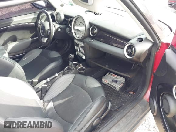 ✅ 2008 MINI Hardtop S • VIN: WMWMF73508TV36079 • Lot: 43254266. Wystawiony na IAAI z przebiegiem Nie podano. Bezpłatny archiwum sprzedaży aukcyjnych z USA i szczegółowy raport historii pojazdu na DreamBid. Zdjęcie 5.