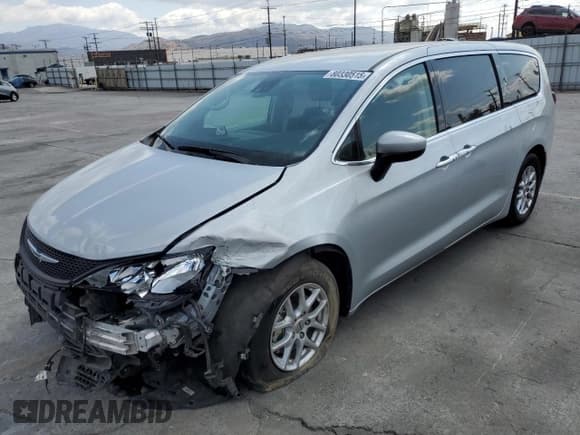 ✅ 2023 Chrysler Voyager LX • VIN: 2C4RC1CG1PR515991 • Лот: 80330515. Опубликован ранее на Copart с пробегом 69 917 миль. Бесплатный доступ к архиву аукционных продаж из США и подробный отчёт об истории автомобиля на DreamBid. Изображение 1.