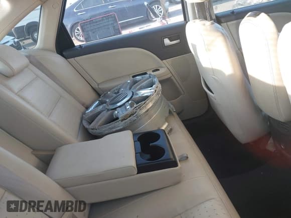 ✅ 2009 Mercury Sable Premier • VIN: 1MEHM42W69G614697 • Lot: 43121944. Listed on IAAI with 137,715 mi. Free auction sales archive from the USA and detailed vehicle history report at DreamBid. Image 8.