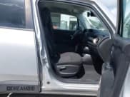 ✅ 2017 Jeep Renegade Latitude • VIN: ZACCJABB6HPG33008 • Lot: 42541485. Wystawiony na IAAI z przebiegiem 84 469 mil. Bezpłatny archiwum sprzedaży aukcyjnych z USA i szczegółowy raport historii pojazdu na DreamBid. Zdjęcie 5.