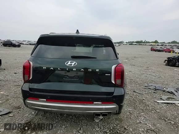 2024 Hyundai Palisade Calligraphy with VIN KM8R7DGE6RU696117, listed as a Copart auction lot 63986934 with 7,561 mi miles and Salvage title. Bid and sale history available at DreamBid. Image 11.