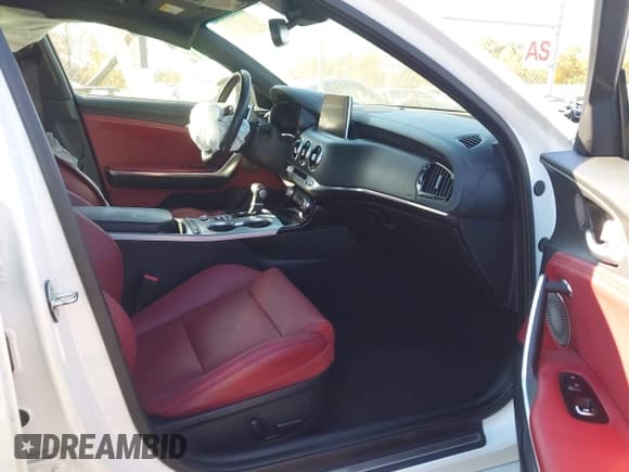 ✅ 2019 Kia Stinger GT1 • VIN: KNAE45LC5K6059524 • Lot: 43610690. Wystawiony na IAAI z przebiegiem 38 457 mil. Bezpłatny archiwum sprzedaży aukcyjnych z USA i szczegółowy raport historii pojazdu na DreamBid. Zdjęcie 5.