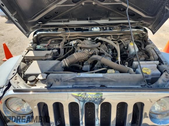 ✅ 2010 Jeep Wrangler Mountain • VIN: 1J4AA2D15AL208272 • Lot: 80333675. Wystawiony na Copart z przebiegiem 77 911 mil. Bezpłatny archiwum sprzedaży aukcyjnych z USA i szczegółowy raport historii pojazdu na DreamBid. Zdjęcie 11.