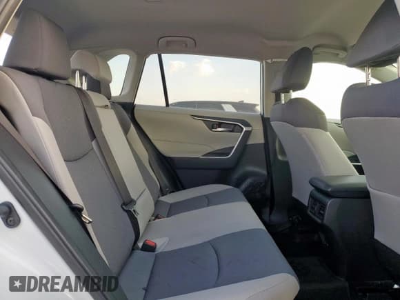 ✅ 2022 Toyota RAV4 Hybrid XLE • VIN: JTMRWRFV5ND566233 • Lot: 70844765. Wystawiony na Copart z przebiegiem 24 111 mil. Bezpłatny archiwum sprzedaży aukcyjnych z USA i szczegółowy raport historii pojazdu na DreamBid. Zdjęcie 11.