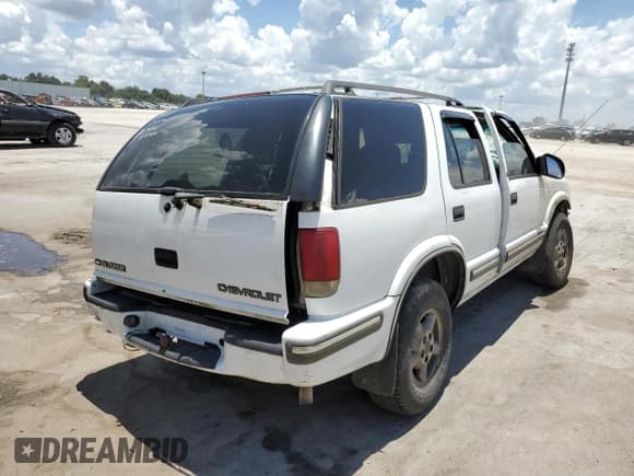 ✅ 1999 Chevrolet Blazer Trailblazer • VIN: 1GNDT13W6X2193629 • Lot: 51184702. Wystawiony na Copart z przebiegiem Nie podano. Bezpłatny archiwum sprzedaży aukcyjnych z USA i szczegółowy raport historii pojazdu na DreamBid. Zdjęcie 4.