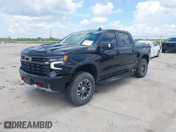 ✅ 2025 Chevrolet Silverado 1500 • VIN: 3GCUKHE84SG100755 • Lot: 43099713. Wystawiony na IAAI z przebiegiem 6 293 mil. Bezpłatny archiwum sprzedaży aukcyjnych z USA i szczegółowy raport historii pojazdu na DreamBid. Zdjęcie 17.