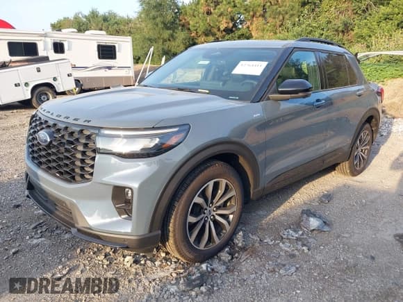 ✅ 2025 Ford Explorer ST-Line • VIN: 1FMUK8KH2SGB09336 • Lot: 42764411. Listed on IAAI with 2,360 mi. Free auction sales archive from the USA and detailed vehicle history report at DreamBid. Image 17.