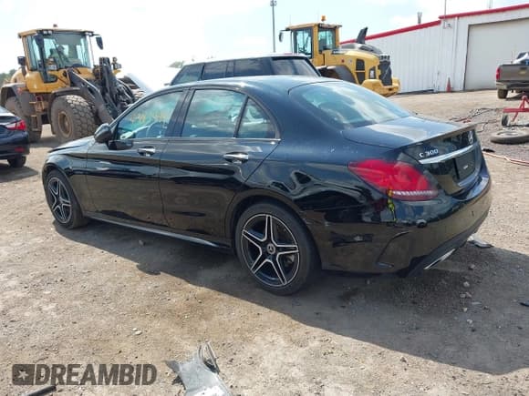 ✅ 2021 Mercedes-Benz C 300 • VIN: W1KWF8EB7MR616058 • Lot: 43017444. Wystawiony na IAAI z przebiegiem 67 905 mil. Bezpłatny archiwum sprzedaży aukcyjnych z USA i szczegółowy raport historii pojazdu na DreamBid. Zdjęcie 3.