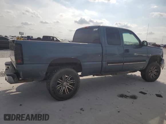 2007 Chevrolet Silverado 1500 LT1 with VIN 1GCEC19V07Z186582, listed as a Copart auction lot 82624535 with 204,867 mi miles and Salvage title. Bid and sale history available at DreamBid. Image 3.