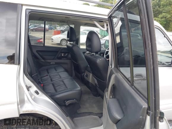 ✅ 2003 Mitsubishi Montero Limited • VIN: JA4NW51S53J037166 • Lot: 43302034. Listed on IAAI with 145,965 mi. Free auction sales archive from the USA and detailed vehicle history report at DreamBid. Image 8.