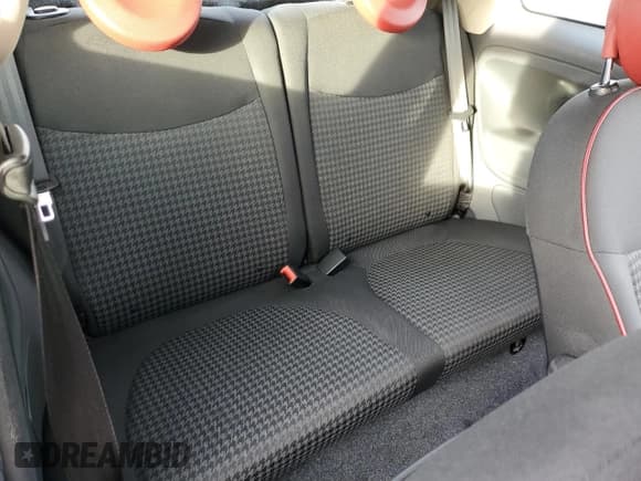 ✅ 2017 FIAT 500 Pop • VIN: 3C3CFFKR5HT548041 • Лот: 92289985. Опубликован ранее на Copart с пробегом 170 712 миль. Бесплатный доступ к архиву аукционных продаж из США и подробный отчёт об истории автомобиля на DreamBid. Изображение 10.