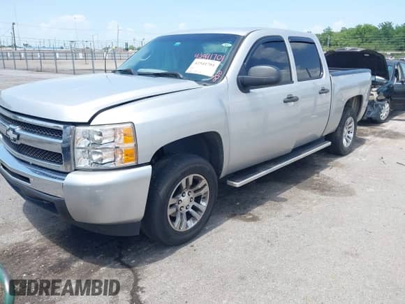 2010 Chevrolet Silverado 1500 LT z VIN 3GCRCSEA9AG128326, wystawiony jako IAAI lot #42541701 z przebiegiem 226 403 mil mil oraz . Historia ofert i sprzedaży dostępna na DreamBid. Obrazek 2.