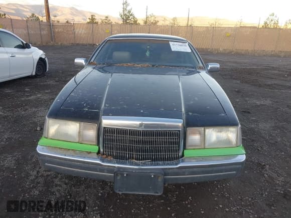 ✅ 1988 Lincoln Mark VIII • VIN: 1LNBM93E9JY720484 • Lot: 43738830. Listed on IAAI with 205,254 mi. Free auction sales archive from the USA and detailed vehicle history report at DreamBid. Image 6.