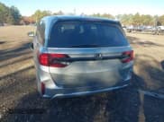 ✅ 2025 Honda Odyssey Touring • VIN: 5FNRL6H84SB020560 • Lot: 43591040. Listed on IAAI with 5,281 mi. Free auction sales archive from the USA and detailed vehicle history report at DreamBid. Image 16.