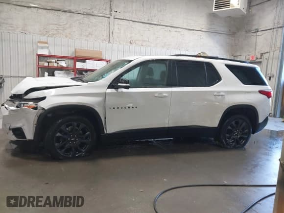 ✅ 2021 Chevrolet Traverse RS • VIN: 1GNEVJKW5MJ218117 • Lot: 42496133. Wystawiony na IAAI z przebiegiem 51 154 mil. Bezpłatny archiwum sprzedaży aukcyjnych z USA i szczegółowy raport historii pojazdu na DreamBid. Zdjęcie 14.