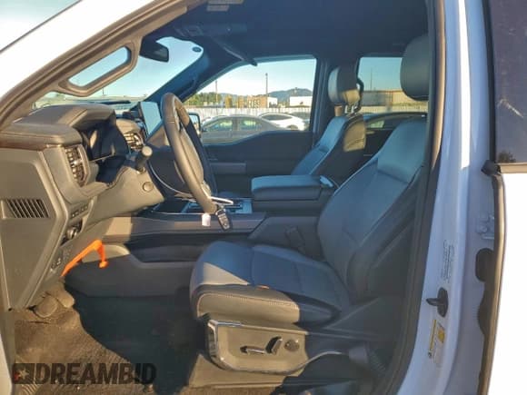 ✅ 2024 Ford F-150 Lightning Lariat • VIN: 1FT6W5L78RWG03027 • Lot: 95104885. Wystawiony na Copart z przebiegiem 11 942 mil. Bezpłatny archiwum sprzedaży aukcyjnych z USA i szczegółowy raport historii pojazdu na DreamBid. Zdjęcie 7.