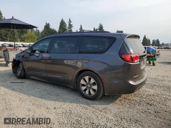 ✅ 2018 Chrysler Pacifica Hybrid Touring Plus • VIN: 2C4RC1H77JR318257 • Lot: 71546745. Wystawiony na Copart z przebiegiem 60 628 mil. Bezpłatny archiwum sprzedaży aukcyjnych z USA i szczegółowy raport historii pojazdu na DreamBid. Zdjęcie 2.