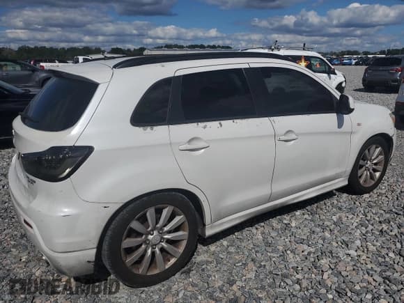 ✅ 2011 Mitsubishi Outlander SE • VIN: JA4AR4AU2BZ017751 • Лот: 86818535. Опубликован ранее на Copart с пробегом 203 322 миль. Бесплатный доступ к архиву аукционных продаж из США и подробный отчёт об истории автомобиля на DreamBid. Изображение 3.