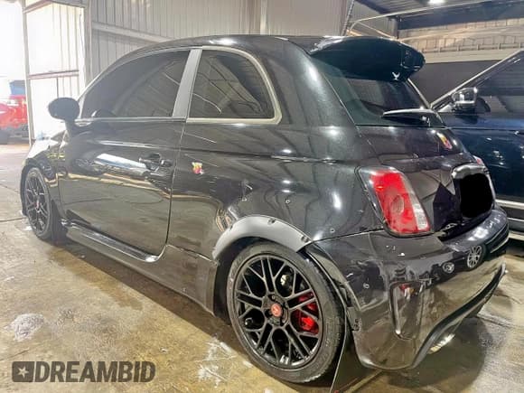 ✅ 2013 FIAT 500 Abarth • VIN: 3C3CFFFH9DT664970 • Lot: 62614615. Wystawiony na Copart z przebiegiem 121 686 mil. Bezpłatny archiwum sprzedaży aukcyjnych z USA i szczegółowy raport historii pojazdu na DreamBid. Zdjęcie 3.