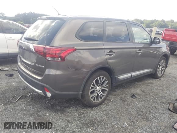 ✅ 2016 Mitsubishi Outlander SE • VIN: JA4AD3A37GZ013606 • Lot: 42744929. Wystawiony na IAAI z przebiegiem 115 969 mil. Bezpłatny archiwum sprzedaży aukcyjnych z USA i szczegółowy raport historii pojazdu na DreamBid. Zdjęcie 4.