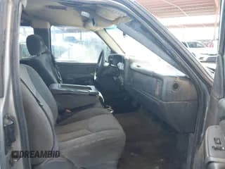 ✅ 2003 Chevrolet Silverado 1500 LS • VIN: 2GCEC19VX31177620 • Lot: 43336371. Wystawiony na IAAI z przebiegiem 328 713 mil. Bezpłatny archiwum sprzedaży aukcyjnych z USA i szczegółowy raport historii pojazdu na DreamBid. Zdjęcie 5.