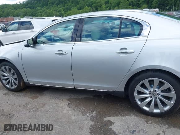 ✅ 2014 Lincoln MKS • VIN: 1LNHL9DK7EG609638 • Lot: 42522461. Wystawiony na IAAI z przebiegiem 48 785 mil. Bezpłatny archiwum sprzedaży aukcyjnych z USA i szczegółowy raport historii pojazdu na DreamBid. Zdjęcie 14.