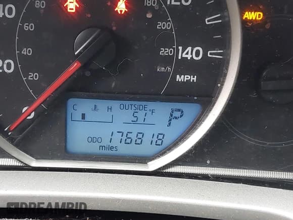 ✅ 2015 Toyota RAV4 LE • VIN: 2T3BFREV5FW385351 • Lot: 42018128. Listed on IAAI with 176,818 mi. Free auction sales archive from the USA and detailed vehicle history report at DreamBid. Image 7.