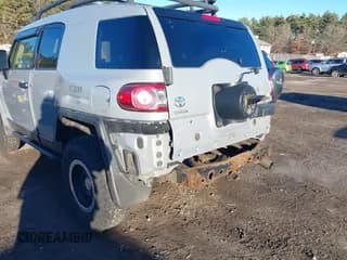 ✅ 2013 Toyota FJ Cruiser • VIN: JTEBU4BF8DK155438 • Lot: 43741708. Wystawiony na IAAI z przebiegiem 202 047 mil. Bezpłatny archiwum sprzedaży aukcyjnych z USA i szczegółowy raport historii pojazdu na DreamBid. Zdjęcie 6.